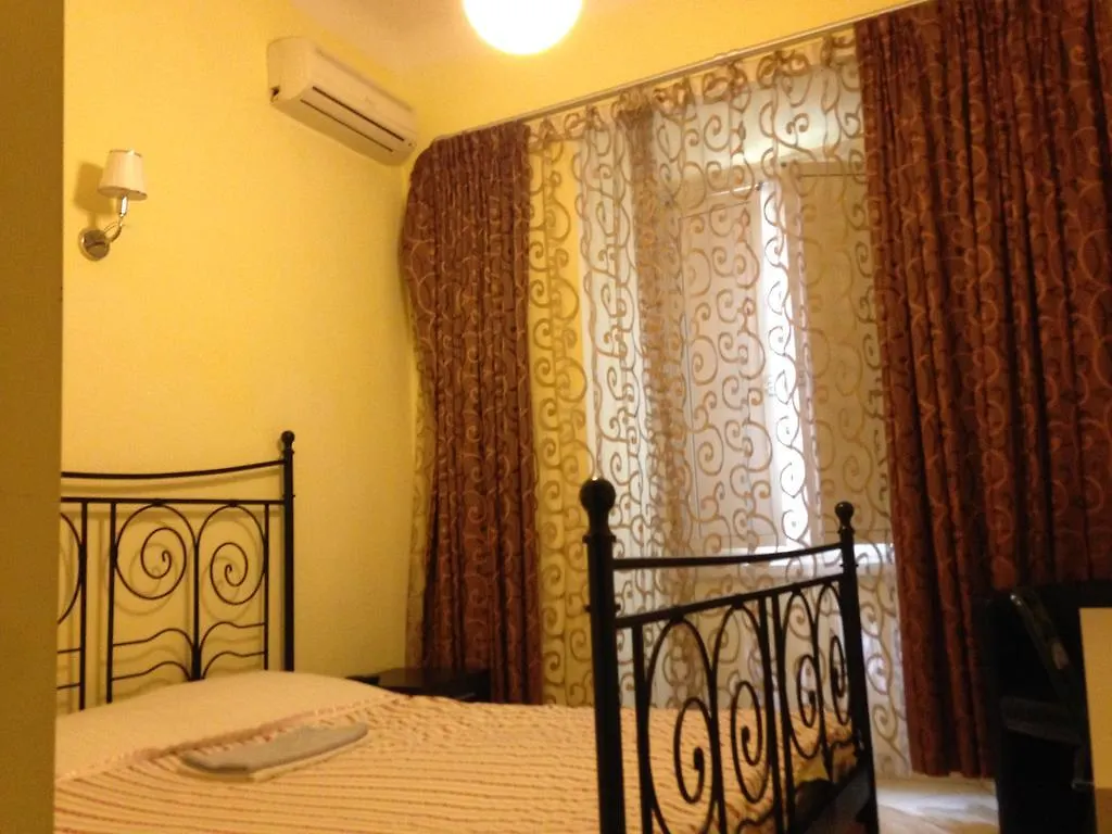 *** Guest house Botel Inn Rome Italy